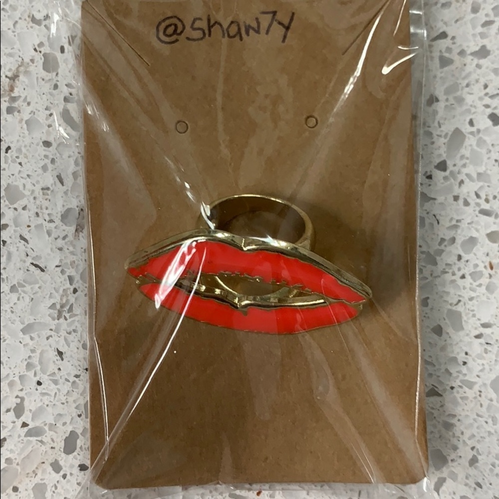 LIPS RING - Picture 3 of 3